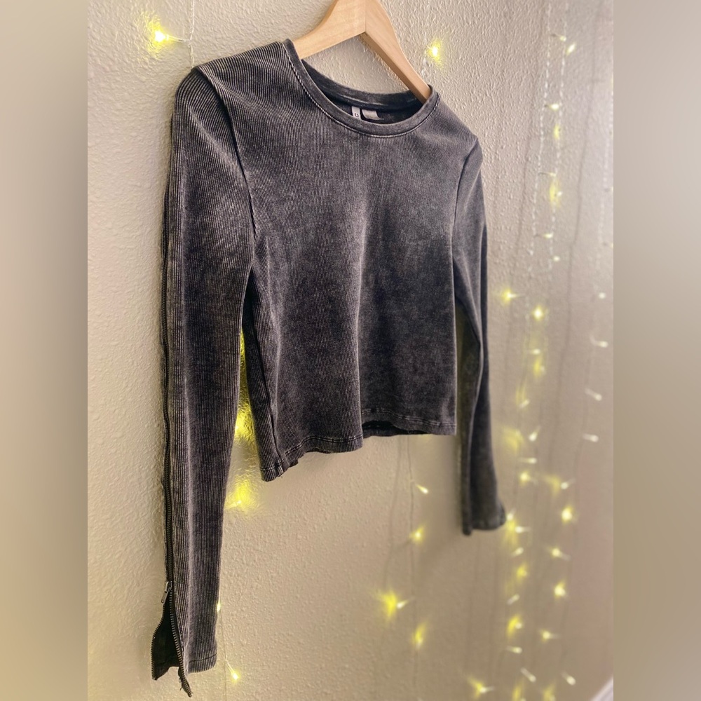 Long sleeve crop top